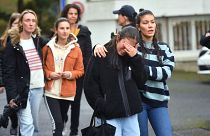 Des élèves du collège Saint-Thomas d'Aquin à Saint-Jean-de-Luz, France, le jour du meurtre d'une professeure, le 22 février 2023