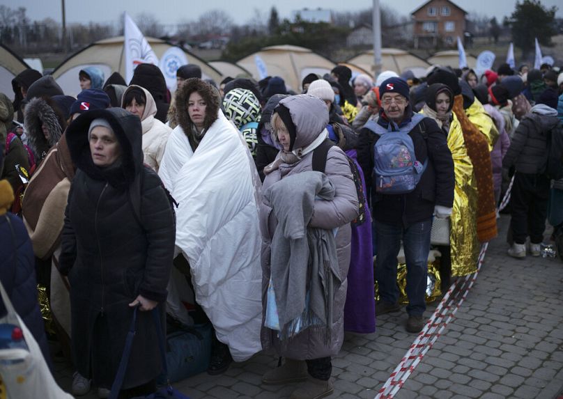 Polonya sınırına gelen Ukraynalılar