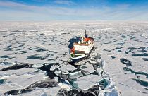 Illusztráció: a Polarstern nevű kutatóhajó halad a Sarki-tengeren 2011-ben 