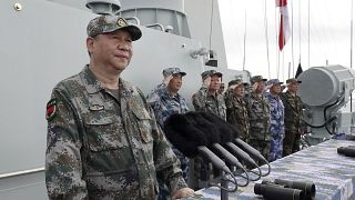 الرئيس الصيني شي جين بينغ خلال تدريبات عسكرية للبحرية الصينية [أرشيف] 