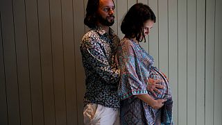 Ein russisches Paar in Argentinien. Die Müttersterblichkeit ist weltweit zuletzt gestiegen, warnen WHO und UN, woran liegt das?
