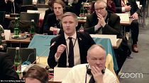 La presencia de diputados rusos en la reunión de la OSCE en viena causa indignación entre los delegados. Algunos abandonaron la sala en forma de protesta.