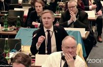 La presencia de diputados rusos en la reunión de la OSCE en viena causa indignación entre los delegados. Algunos abandonaron la sala en forma de protesta.