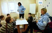 Sesión grupal psicológica en la ONG Voices of Children en Kiev (Ucrania).