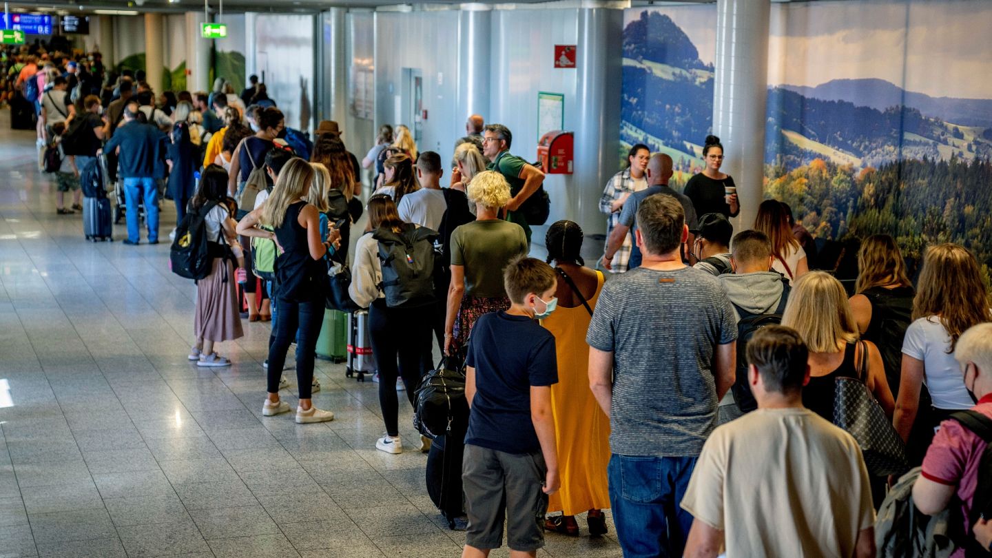 The 10 Worst Kinds Of People At Airport Security, According To Reddit