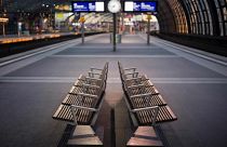 Пустая платформа на вокзале в Берлине