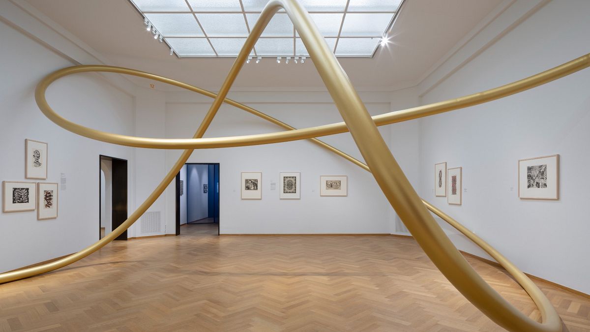 Instalação "Endless Line" de Gijs Van Vaerenbergh na exposição "Escher - Outro Mundo"