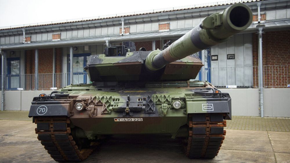 Polonia hace entrega simbólica de 4 tanques Leopard2 a Ucrania y entregaría también cazas