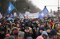 Berlin'de 10 binlerce kişi Ukrayna'daki savaşın son bulmasını istedi