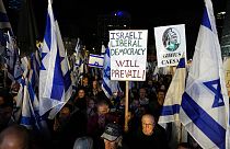 Tömegtüntetés Tel-Avivban
