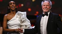 Nicolas Philibert, Regisseur des Dokumentarfilms "Sur lAdamant" bekommt den Goldenen Bären für den besten Film auf der Berlinale 