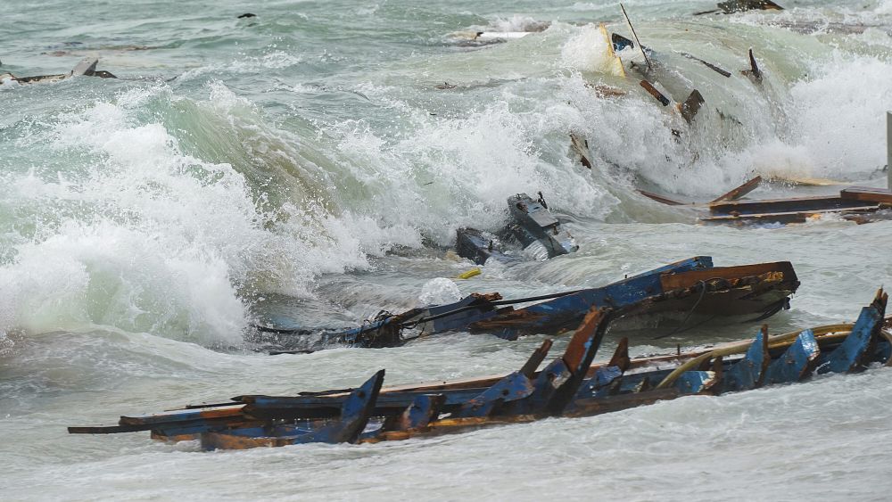 Sale a 60 il numero dei migranti morti in un incidente in barca vicino all’Italia