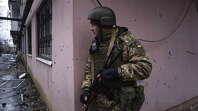 Egy ukrán tengerészgyalogos az ukrajnai Vuledárban 2023. február 25-én, 