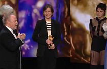 Ο σκηνοθέτης Νικολά Φιλιμπέρ παραλαμβάνει την Χρυσή Άρκτο