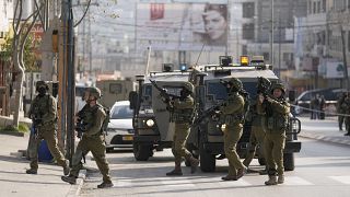 عناصر من الجيش الإسرائيلي عند حجاز حوارة جنوب نابلس شمال الصفة الغربية