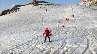 التزلج على منحدر في بلدة جومان بالقرب من الحدود الإيرانية العراقية