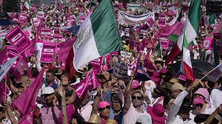 Tüntetők Mexikóvárosban