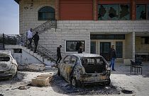 Destrozos tras el ataque de colonos en Hawara, cerca de la ciudad cisjordana de Nablus
