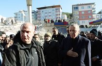 رجب طیب اردوغان، رییس جمهوری ترکیه در حال بازدید از مناطق زلزله زده این کشور