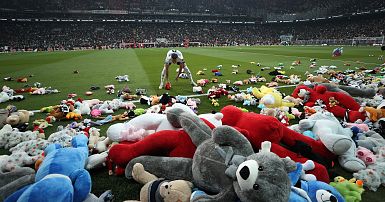 Besiktas vs Antalyaspor delayed as fans throw thousands of toys on