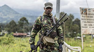 Ein Mitglied der Rebellengruppe "Bewegung 23. März" in der Stadt Kibumba, im Osten der DR Kongo (Dezember 2022)