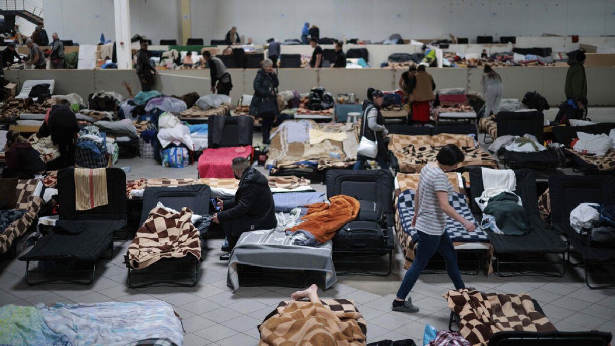 Ukrán menekültek a Varsóhoz közeli Nadarzsinban lévő menekültszálláson, 2023. február 14-én