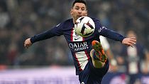  ليونيل ميسي خلال مباراة كرة القدم في الدوري الفرنسي الأول بين مرسيليا وباريس سان جيرمان في ملعب فيلودروم في مرسيليا، جنوب فرنسا، 26 فبراير 2023