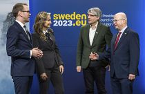 Andreas Carlson svéd infrastrukturális miniszter és Ebba Busch energiaügyi miniszter német szakpolitikusokkal, Sven Giegolddal és Michael Theurerrel a stockholmi csúcson.
