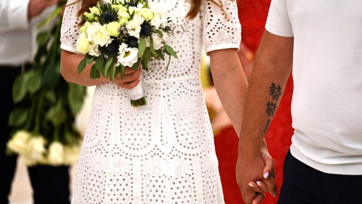 Un couple lors d'une cérémonie de mariage à Kyiv (Ukraine) - 23.07.2023