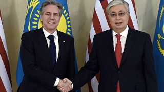 El secretario de Estado estadounidense, Antoni Blinken, junto al presidente de Kazajistán, Kasim-Yomart Tokáyev, en Astaná