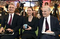 El secretario general de la OTAN, Jens Stoltenberg, la primera ministra de Finlandia, Sanna Marin y el primer ministro de Noruega,  Jonas Gahr Store. Helsinki 28/2/2023