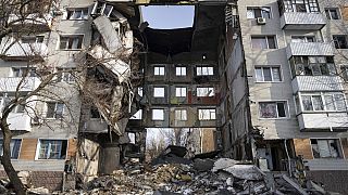 Жилой дом, разрушенный российскими войсками, в Бахмуте, Украина, пятница, 24 февраля 2023 года