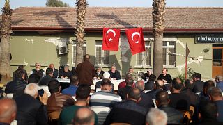 Milli Savunma Bakanı Hulusi  Akar, Kırıkhan'da 1. Hudut Tabur Komutanlığı bahçesinde depremzede vatandaşlarla ve esnafla bir araya geldi.