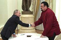 Seagal 2016 novemberében személyesen is találkozott Putyinnal a Kreml-ben