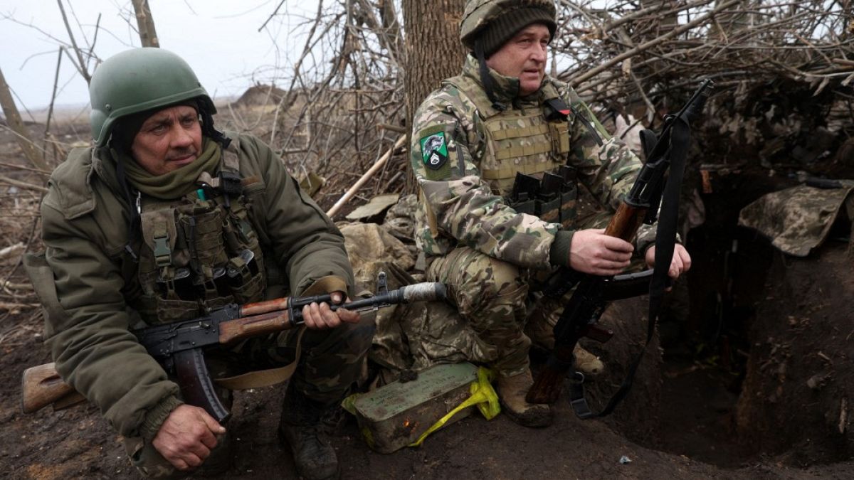 Soldados ucranianos em Vugledar, Donetsk