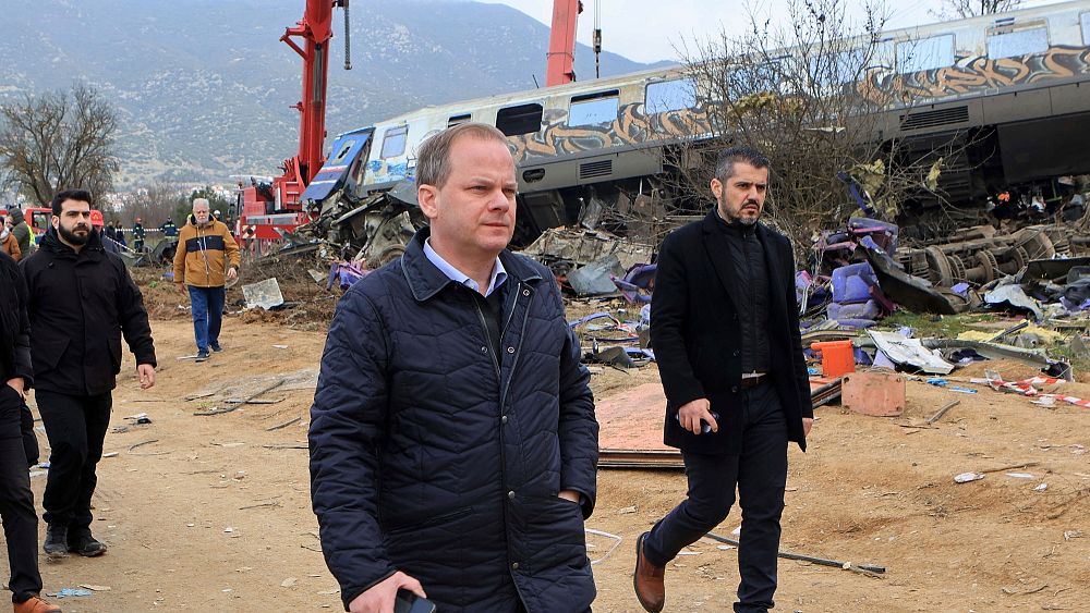 Παραιτήθηκε ο Έλληνας υπουργός Μεταφορών Κώστας Καραμανλής μετά από σιδηροδρομικό δυστύχημα