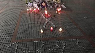 Εκδήλωση στη μνήμη των θυμάτων της σιδηροδρομικής τραγωδίας έξω απο τον σταθμό της Λάρισας