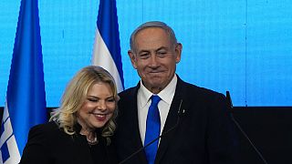 İsrail Başbakanı Binyamin Netanyahu ve eşi Sara Netanyahu seçim sonrası (arşiv)