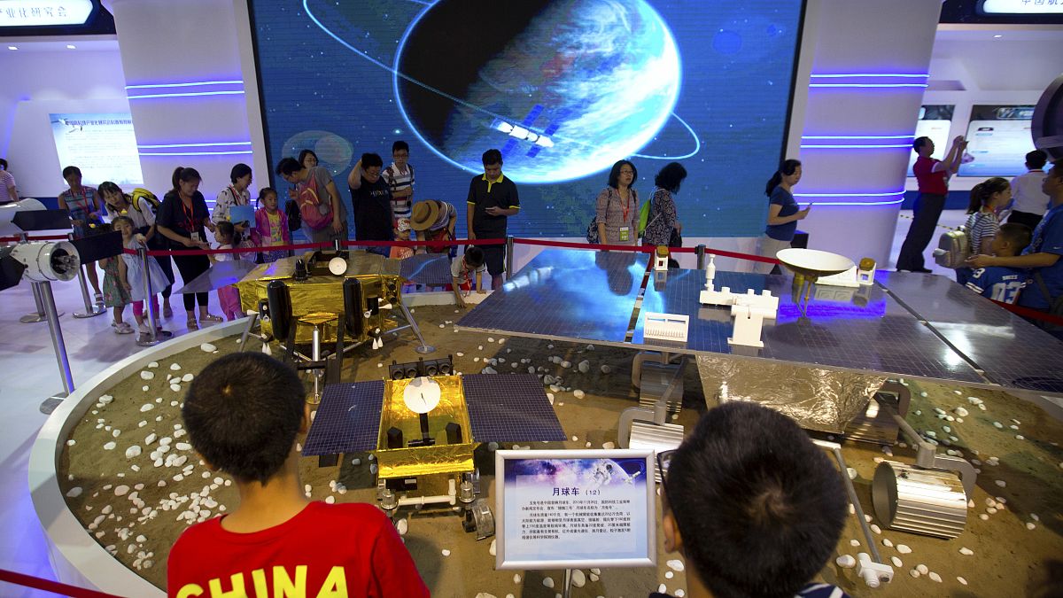 Kínai gyerekek egy tudományos expón