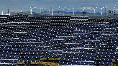 Panneaux solaires et éoliennes dans le nord de l'Espagne (24/02/2023)