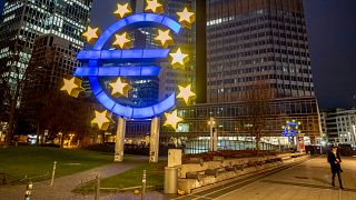 Imagem de arquivo da escultura do Euro em Frankfurt, Alemanha