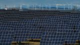 Sonnenkollektoren in der Nähe der kleinen Stadt Milagro in Nordspanien. Spanien baut auf seinen guten Ruf im Bereich der erneuerbaren Energien