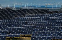 Sonnenkollektoren in der Nähe der kleinen Stadt Milagro in Nordspanien. Spanien baut auf seinen guten Ruf im Bereich der erneuerbaren Energien