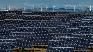 Sonnenkollektoren in der Nähe der kleinen Stadt Milagro in Nordspanien. Spanien baut auf seinen guten Ruf im Bereich der erneuerbaren Energien