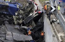 صورة لموقع التصادم بين قطارين قرب نفق عند أطراف لاريسا في وسط اليونان والذي راح ضحيته 46 شخصاً على الأقل، 2 مارس 2023.