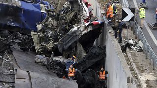 صورة لموقع التصادم بين قطارين قرب نفق عند أطراف لاريسا في وسط اليونان والذي راح ضحيته 46 شخصاً على الأقل، 2 مارس 2023. 