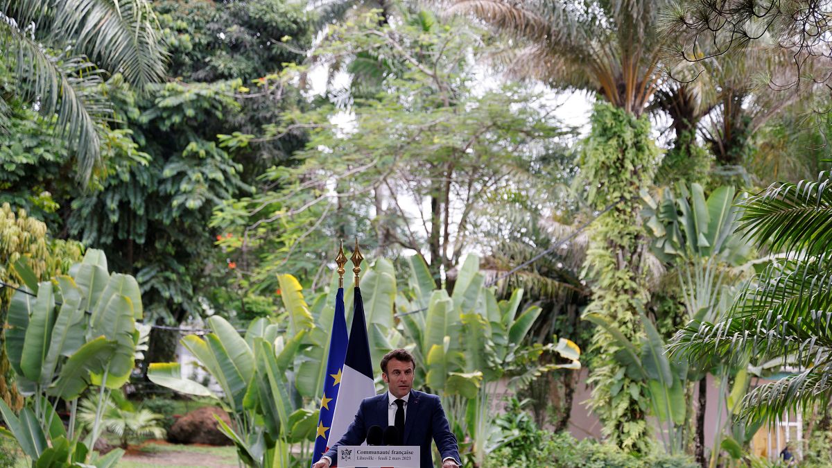 الرئيس الفرنسي إيمانيول ماكرون في الغابون. 2023/03/02