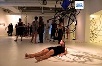 Una performance en una sala de la Fundació Miró de Barcelona