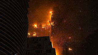 Eργοτάξιο κατασκευής ουρανοξύστη στο Χονγκ Κονγκ στις φλόγες