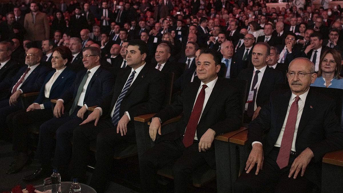 I leader dei sei partiti di opposizione